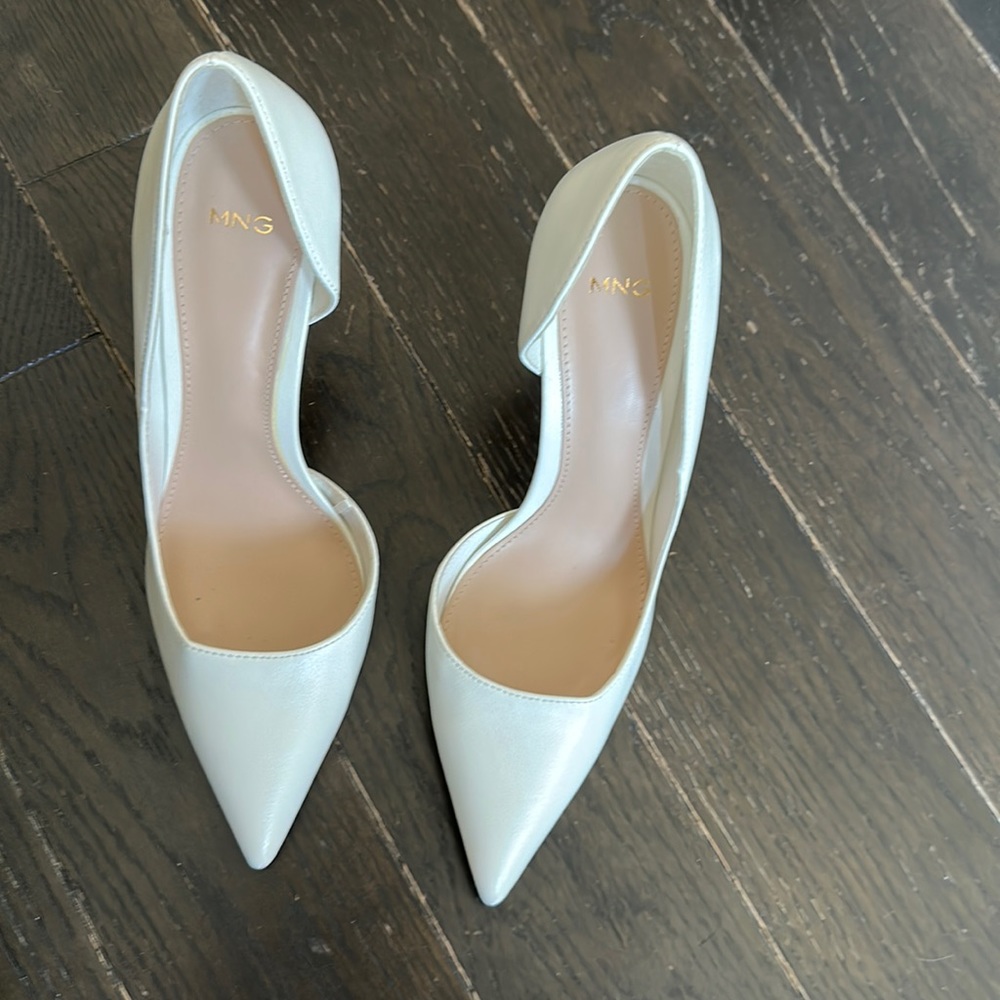 White & black pumps. Leather. Same style, 2 colors